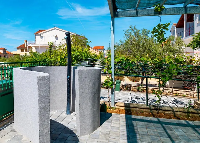 Charming Renovated Next To The Sea *